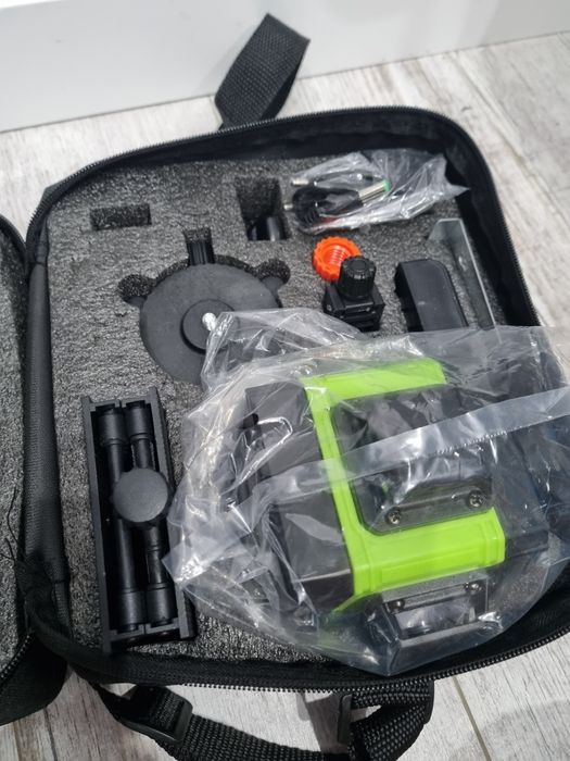 MaxLight Poziomica laserowa 360 laser krzyżowy samopoziomujący zielony