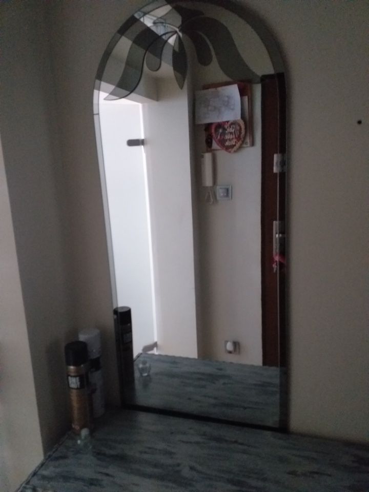 Lustro półowalne fazowane bez ramy z aplikacją  na górze