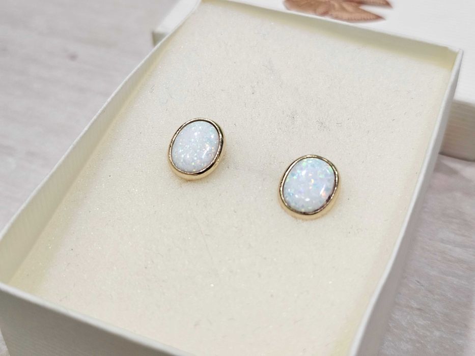 Złote kolczyki angielskie zapięcie z OPALEM PR 585