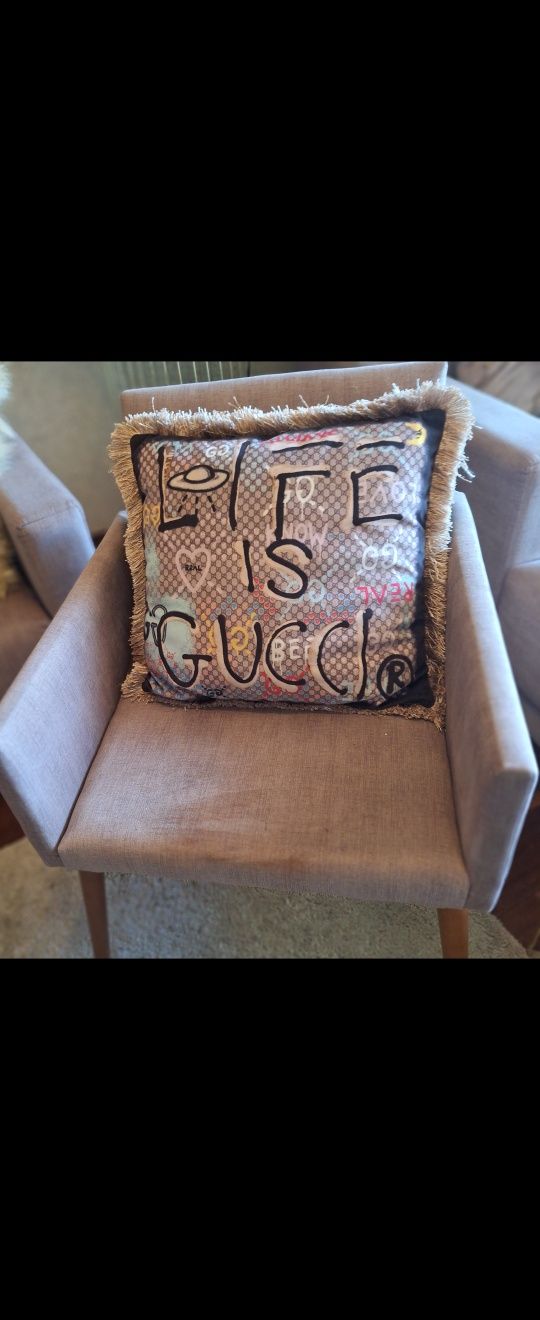 Vendo 5 cadeiroes e sofa com chaise longue