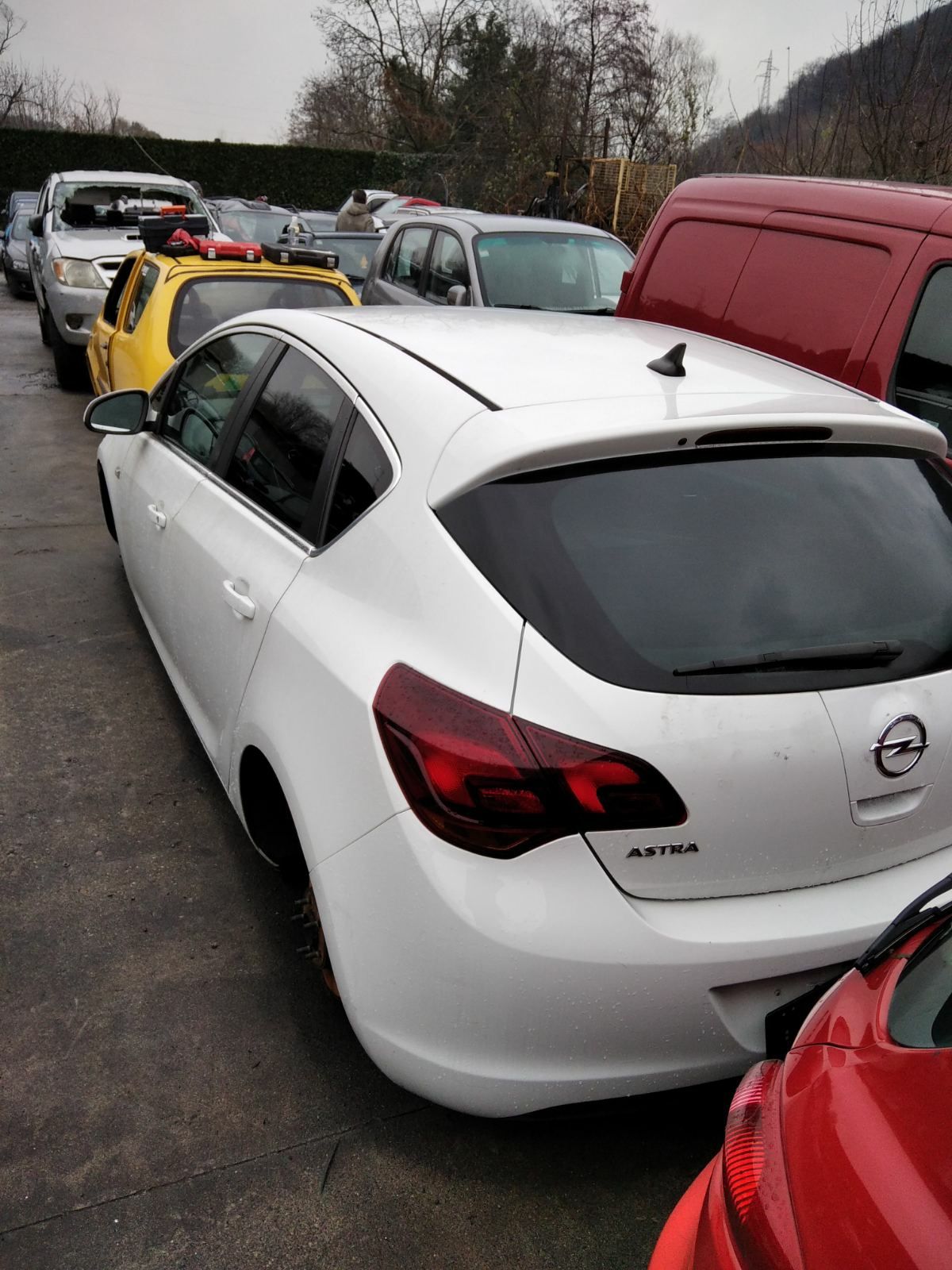 Есть запчасти Opel Astra j 1.7 diesel cdti 2015 год