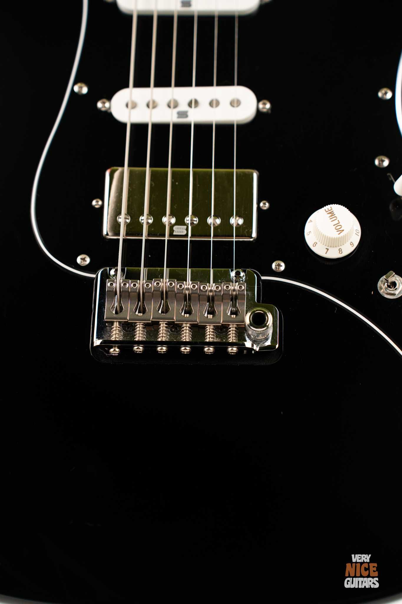 Ibanez AZ2204B Prestige