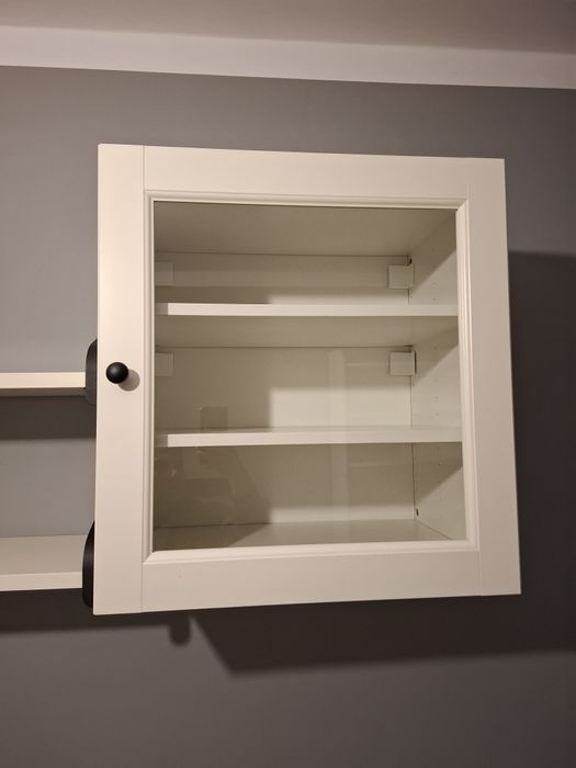 Szafki witryny wiszące Besta Ikea