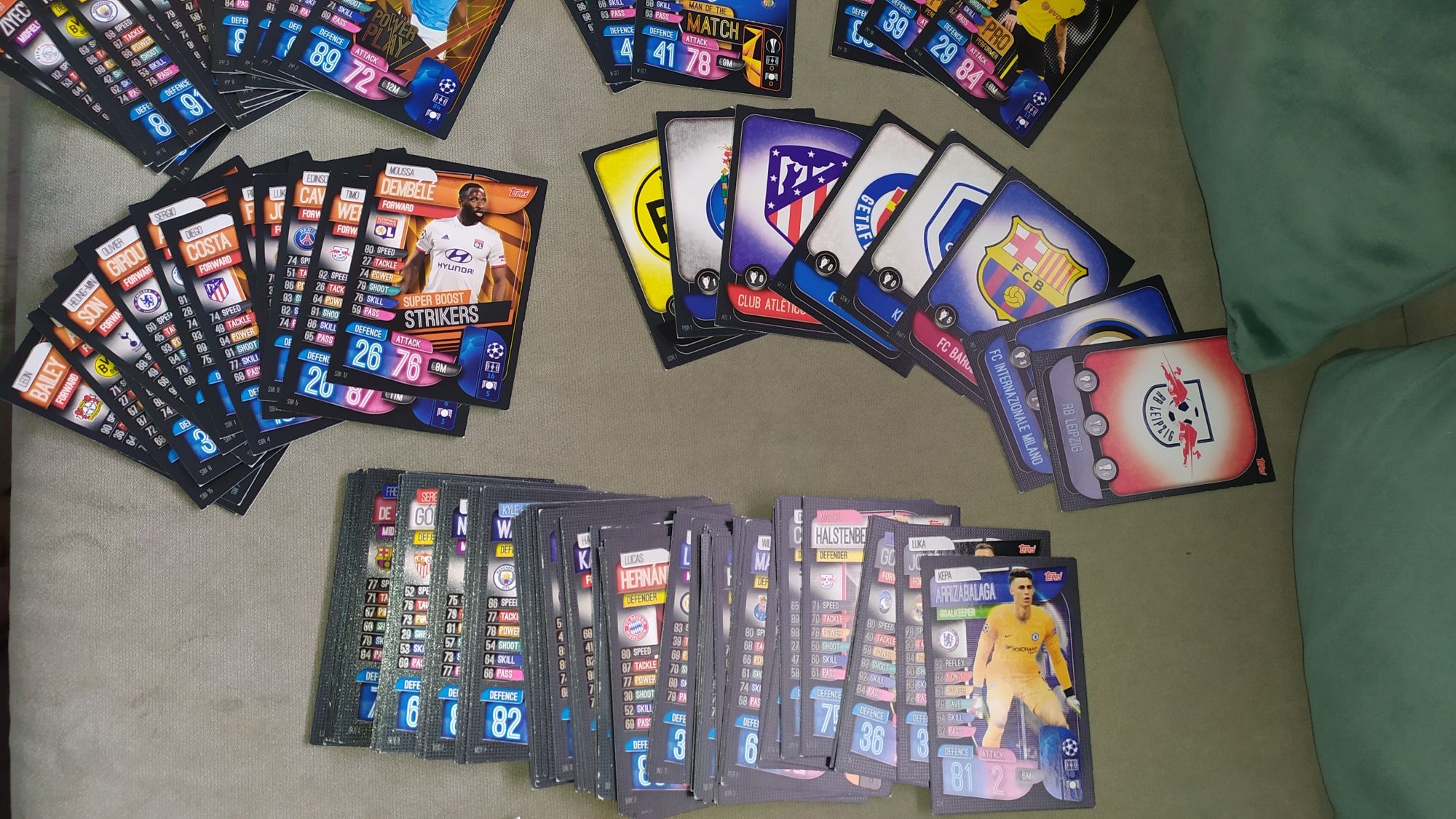 Caixa com 145 cartas MATCH ATTAX super Boost strikers season 2019/20