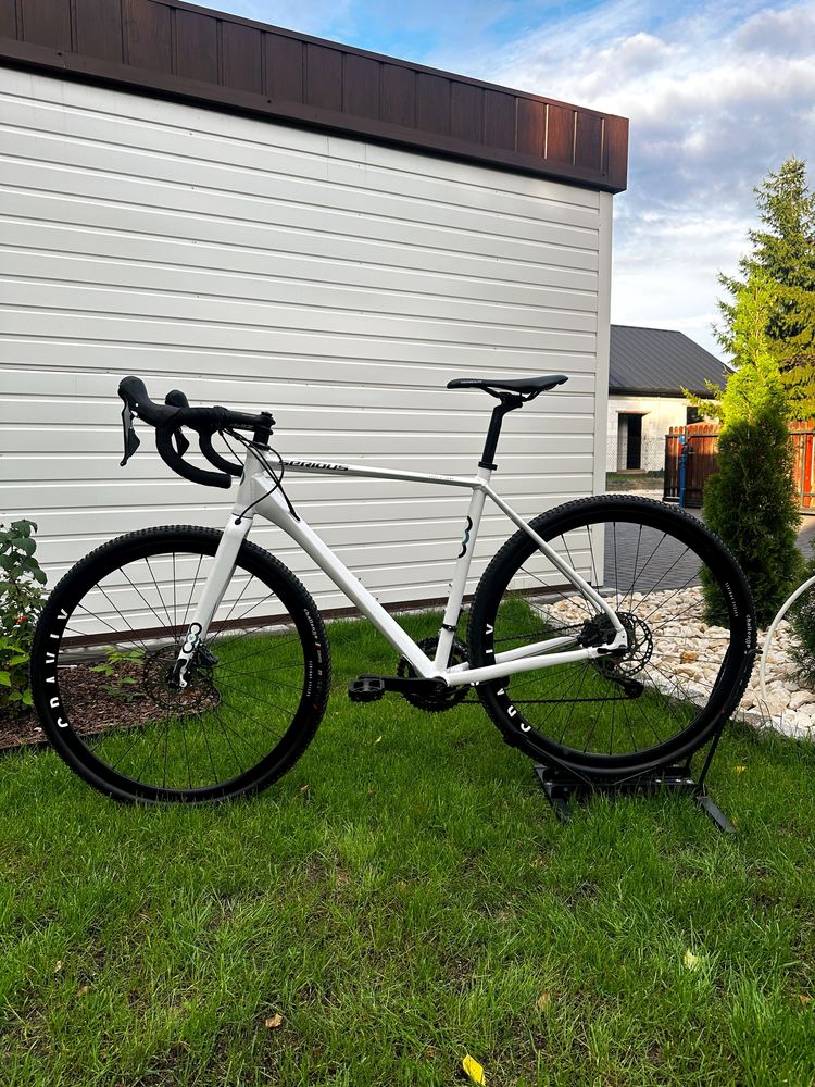 Serious Gravix comp gravel trek specialized cube scott