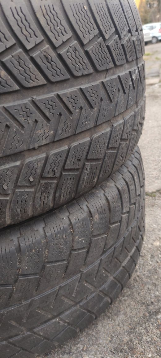 Opony zimowe z 2015r 255/55/18 Michelin 6N