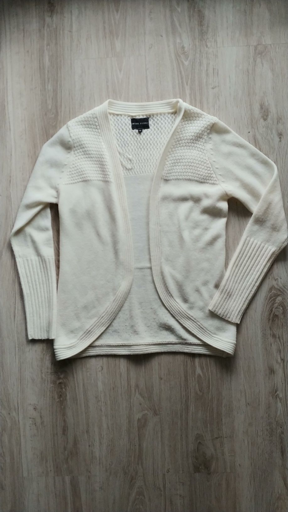 Biały kremowy sweter, kardigan