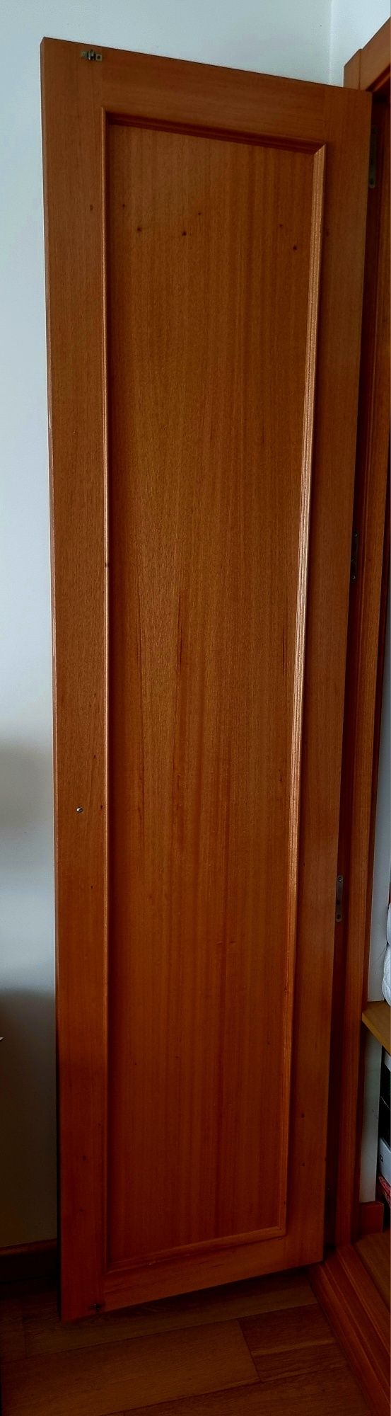 3 portas guarda fatos mogno escuro nunca utilizados (Viseu)