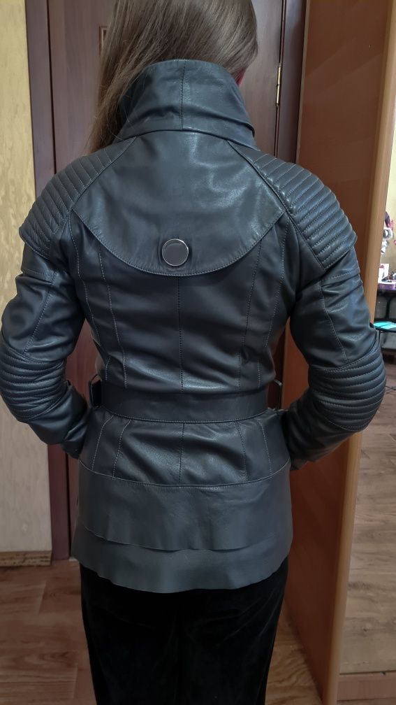 Натуральная кожаная куртка размер (s-m)