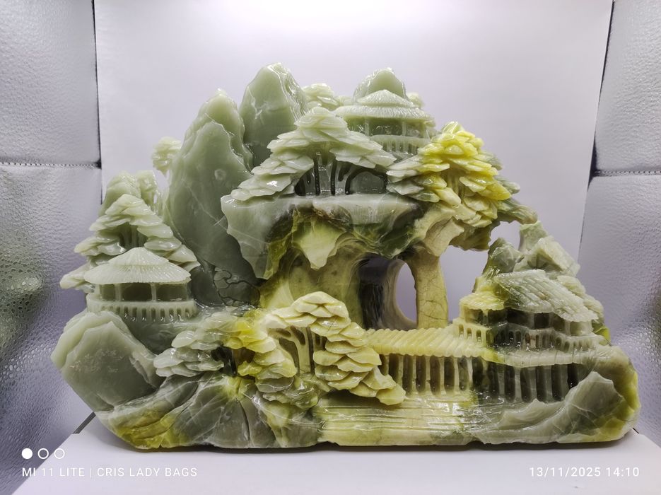 Pedra Jade Verde escultura de Aldeia Chinesa trabalhada lindíssima