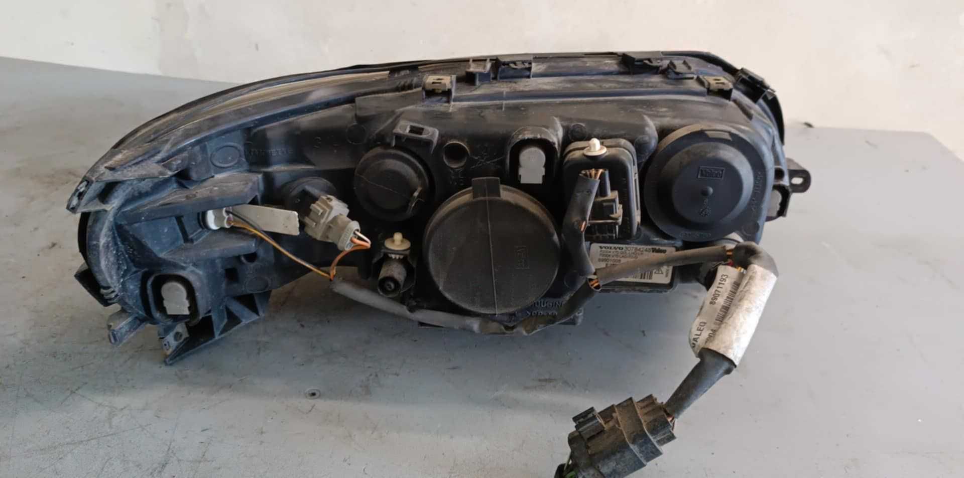 Lampy przednie volvo v70 II 04-07r europa oryginał komplet
