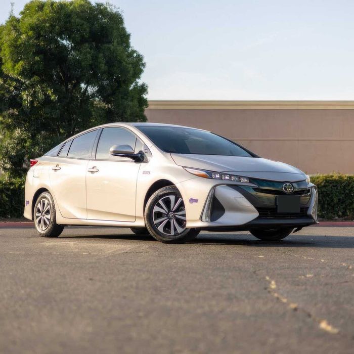 Toyota Prius Prime Premium      2019