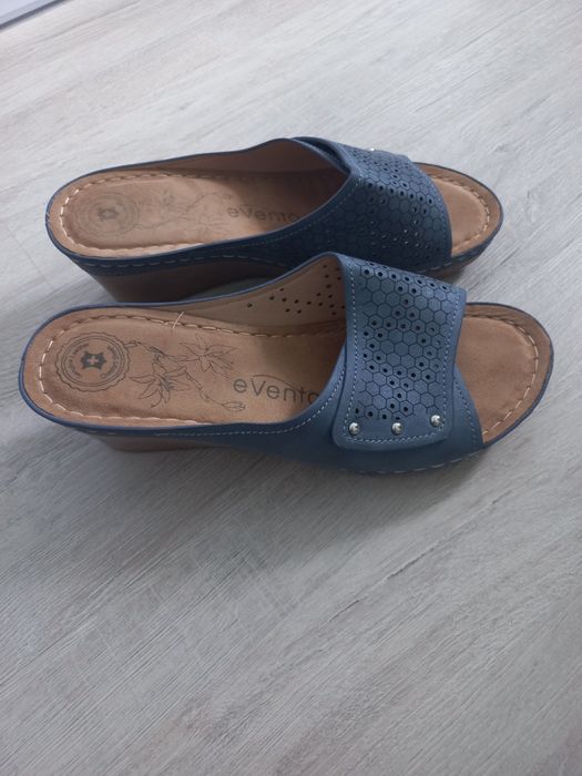 Klapki na koturnie r. 41