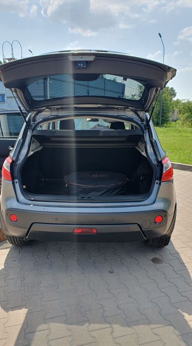 Nissan Qashqai легковий автомобіль