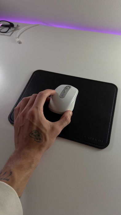 Logitech MX Anywhere 3S + Tapete de Pele SATECHI