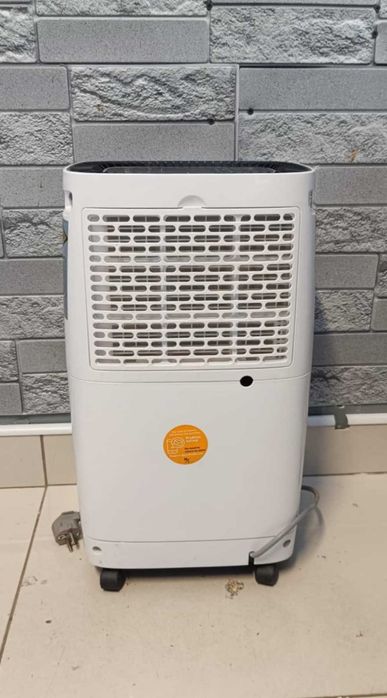Elektryczny osuszacz powietrza 12 l/24 h z LED i timerem, 108 m³