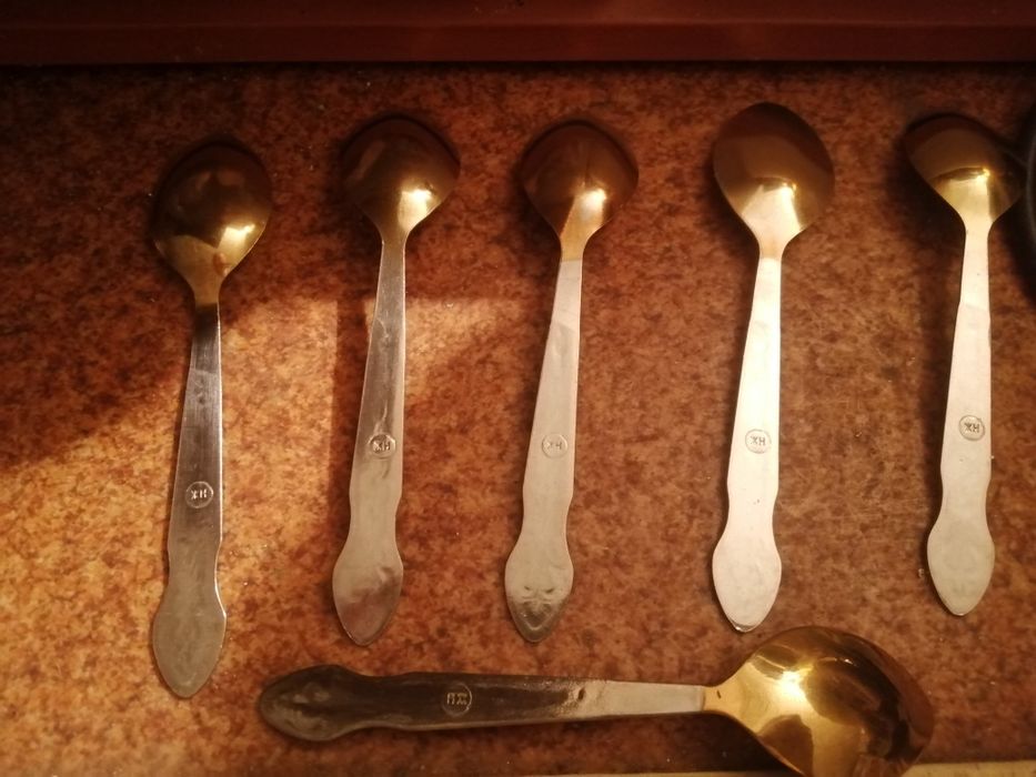 Posrebrzane śtucce.