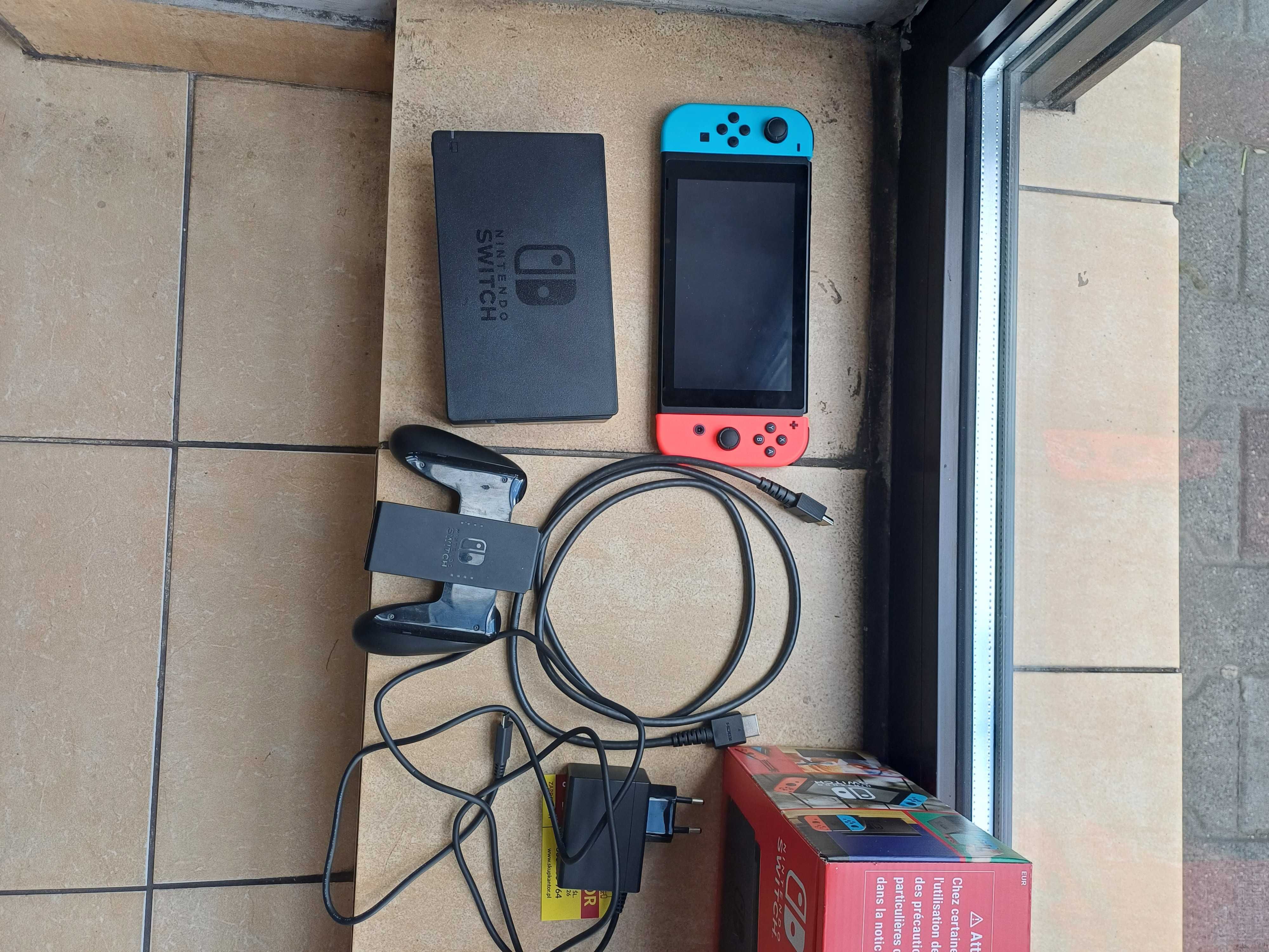(1084/25)Nintendo Switch Zestaw.