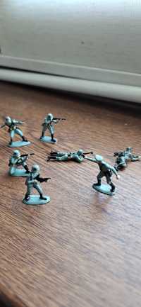 Stare figurki Mini żołnierzyków zestaw 7 sztuk