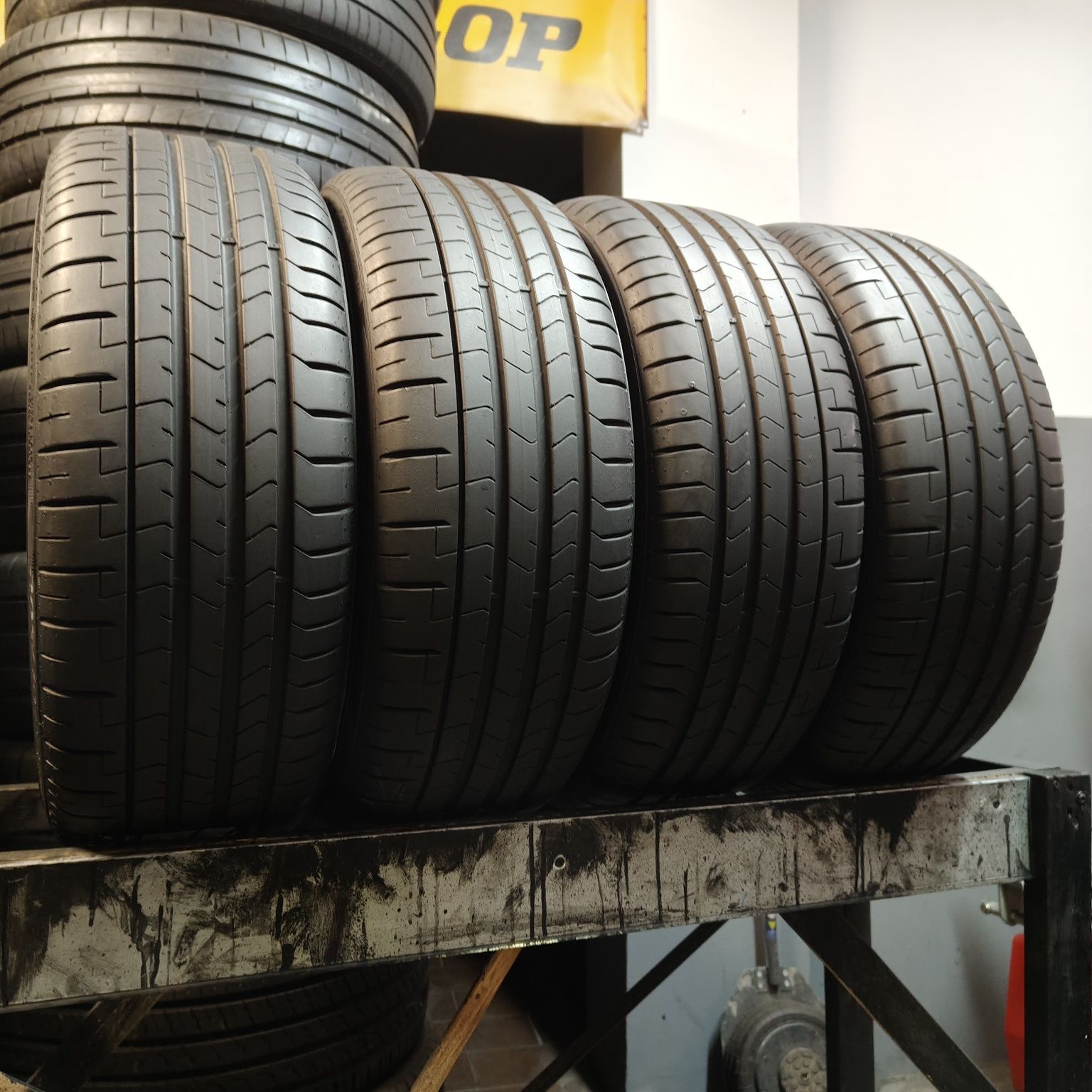 205/40/18 XL Sprzedam komplet opon letnich Pirelli P Zero