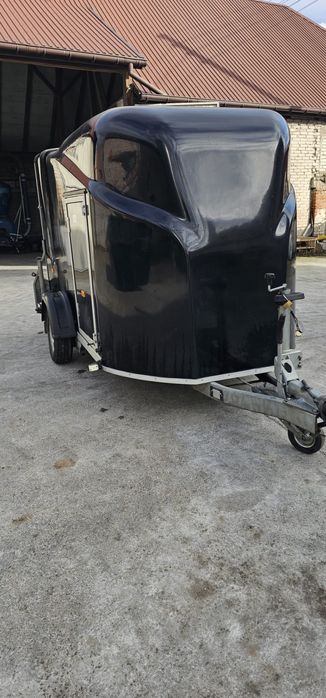 Przyczepa przystosowana pod przewóz motocykli