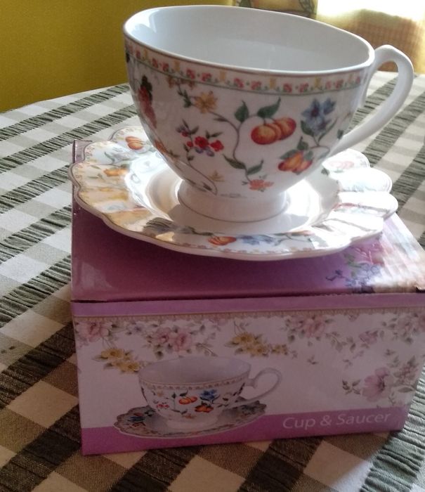 Чайный набор Lefard: чашка с блюдцем.