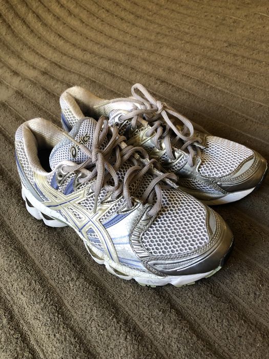 Спортивне взуття  Asics
