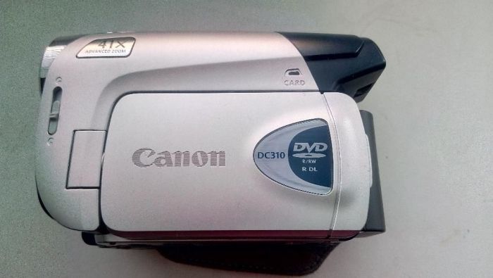 Продам видеокамеру Canon