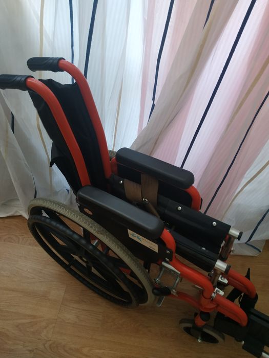 Коляска кресло инвалидное складывается для детей/подростков