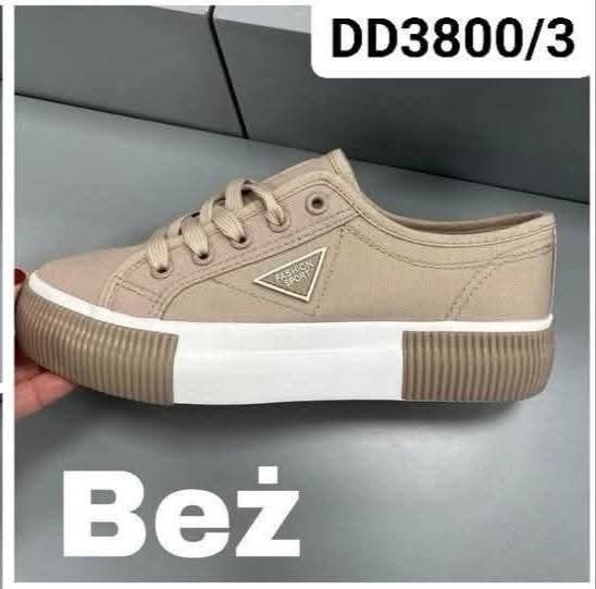 Nowe trampki beżowe