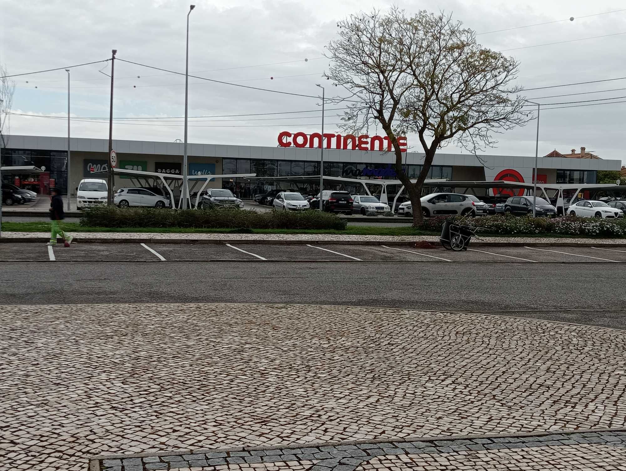 Vendes T3 com elevador.