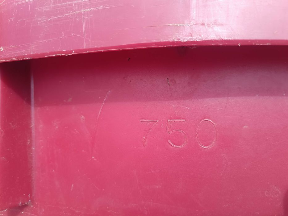 Dorna em plástico de 750 litros