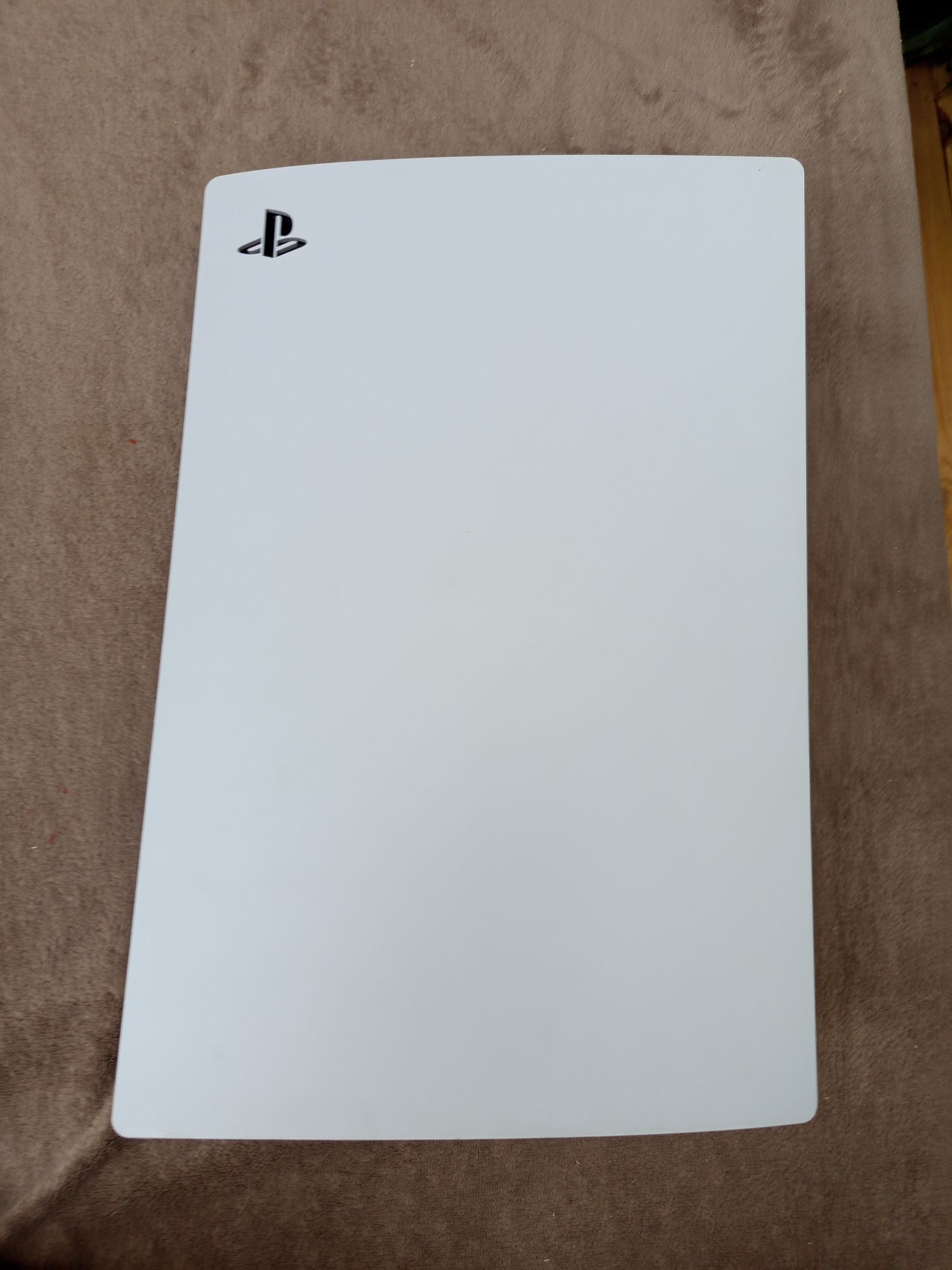 Konsola Ps5 z dyskiem i 4 grami