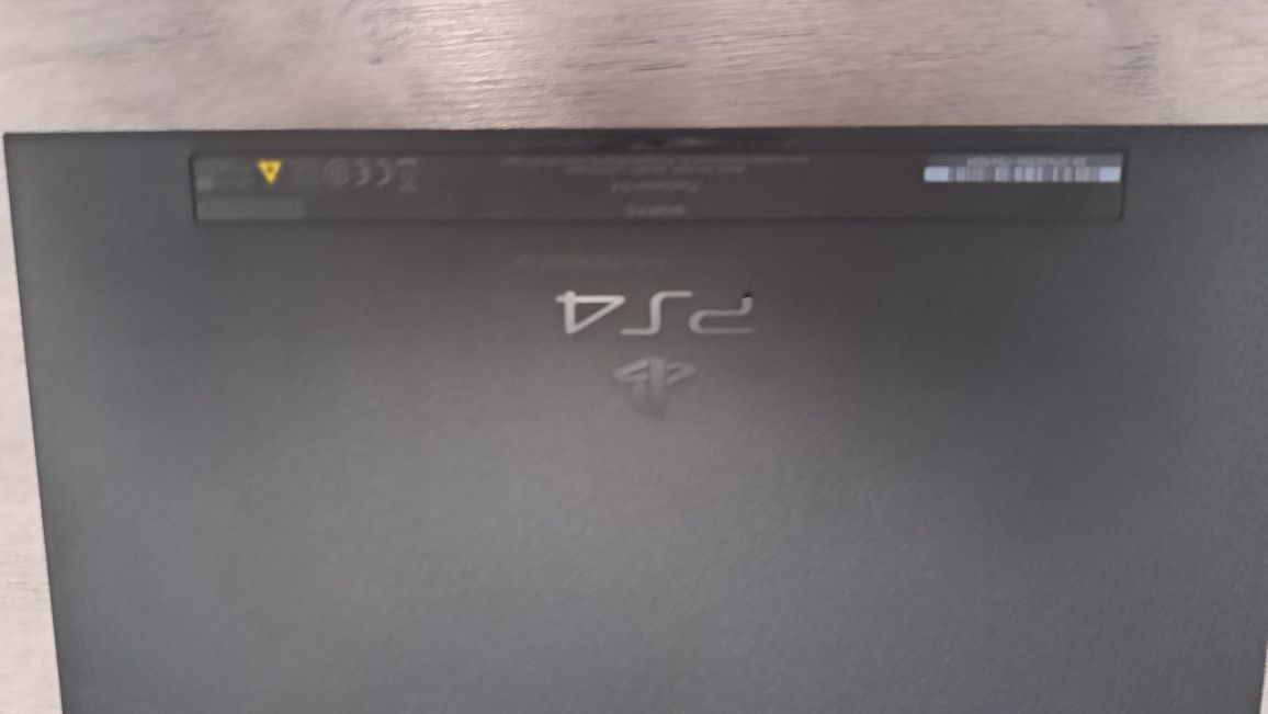 Ps4 1TB 2 pady 2 gry (minecraft,Fifa 23) plus zasilacz