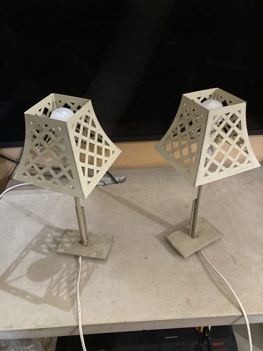 Candeeiros de mesa de cabeçeira em bom estado