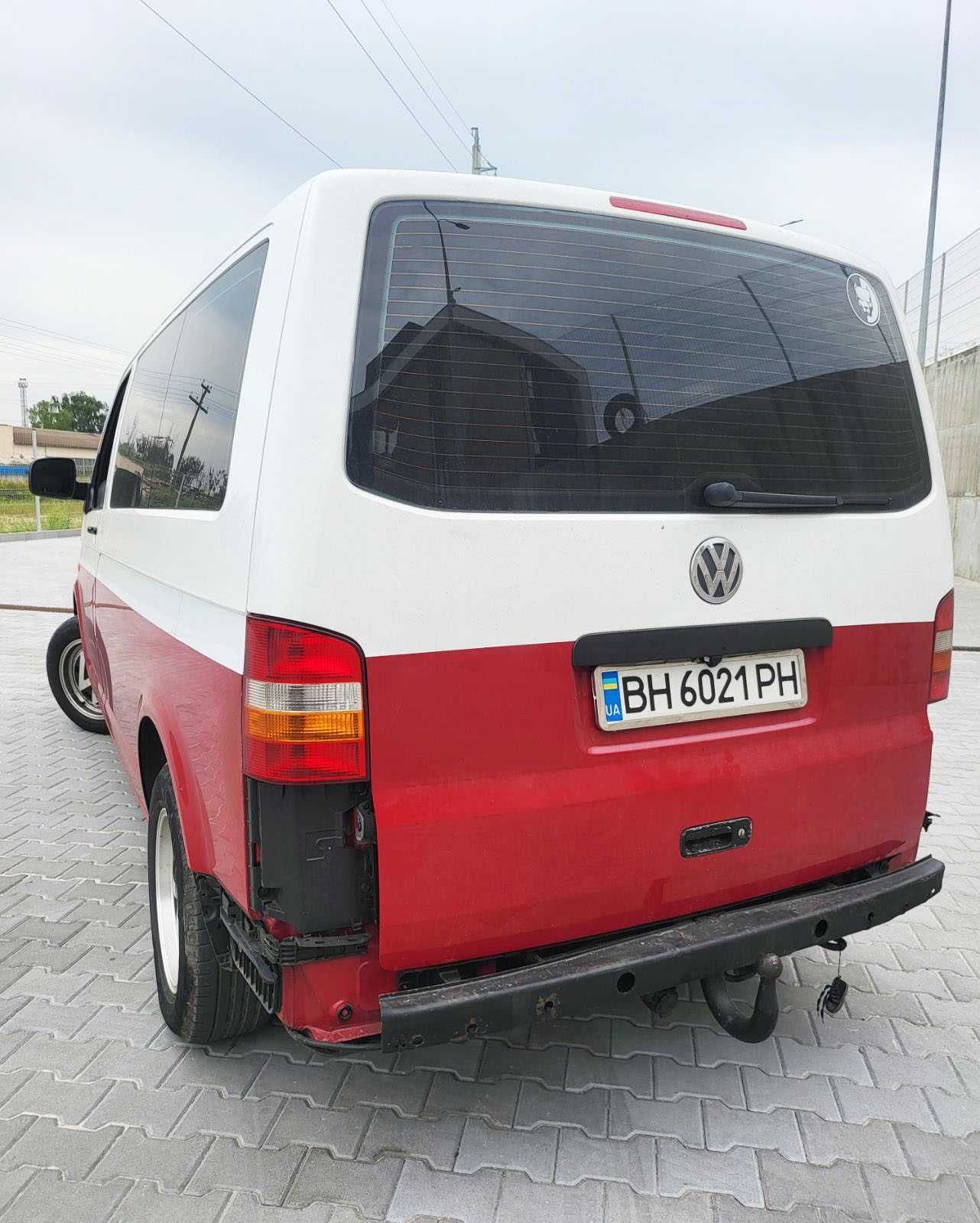 VW Transporter оригинальный пассажир 8+1 мест (1,9 TDi, 6-ступка)