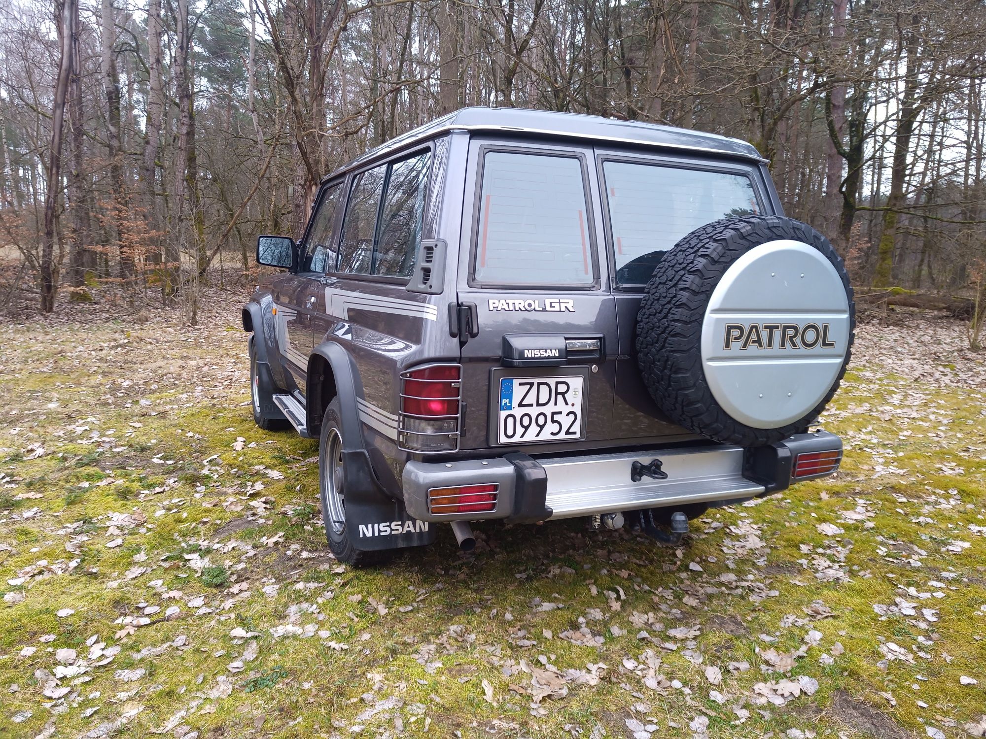 Osłony lamp tylnych Nissan Patrol Y60