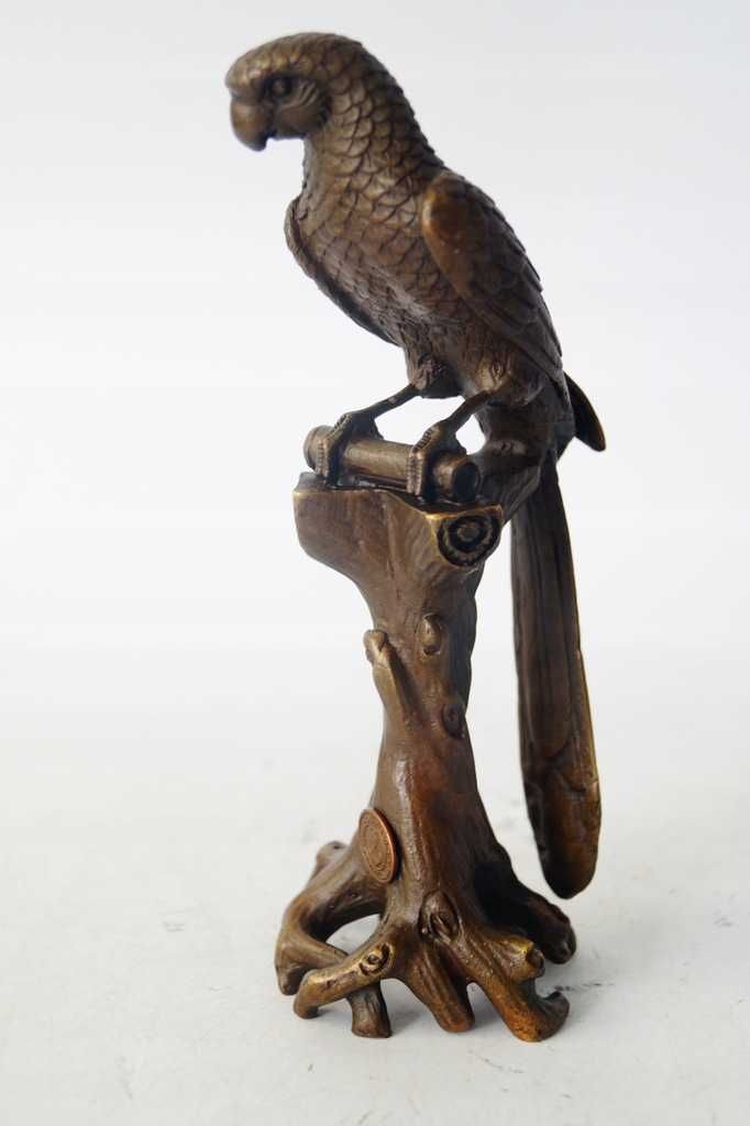 Papuga na konarze rzeźba figura z brązu