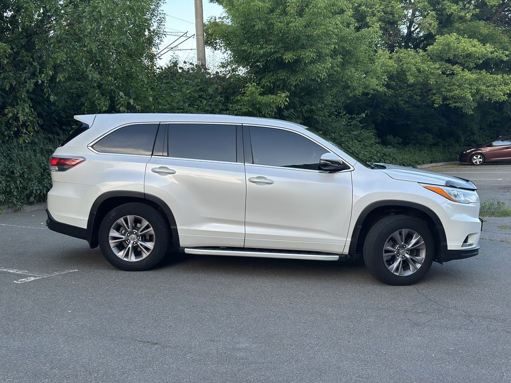 Toyota Highlander (можливий обмін на квартиру)