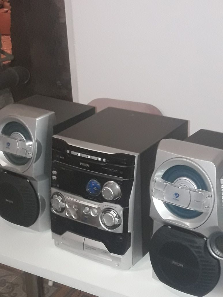 Музыкальный центр PHILIPS, идеальное состояние.