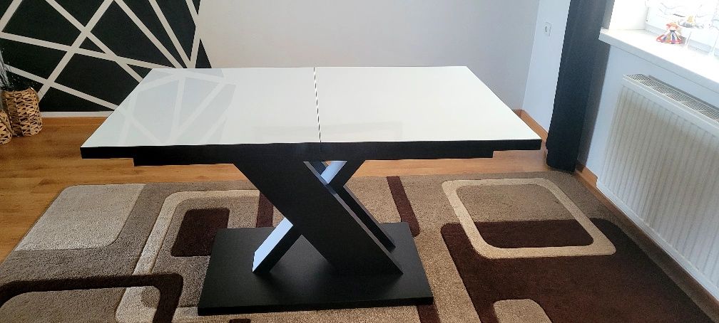 Stół do salonu rozkladany
