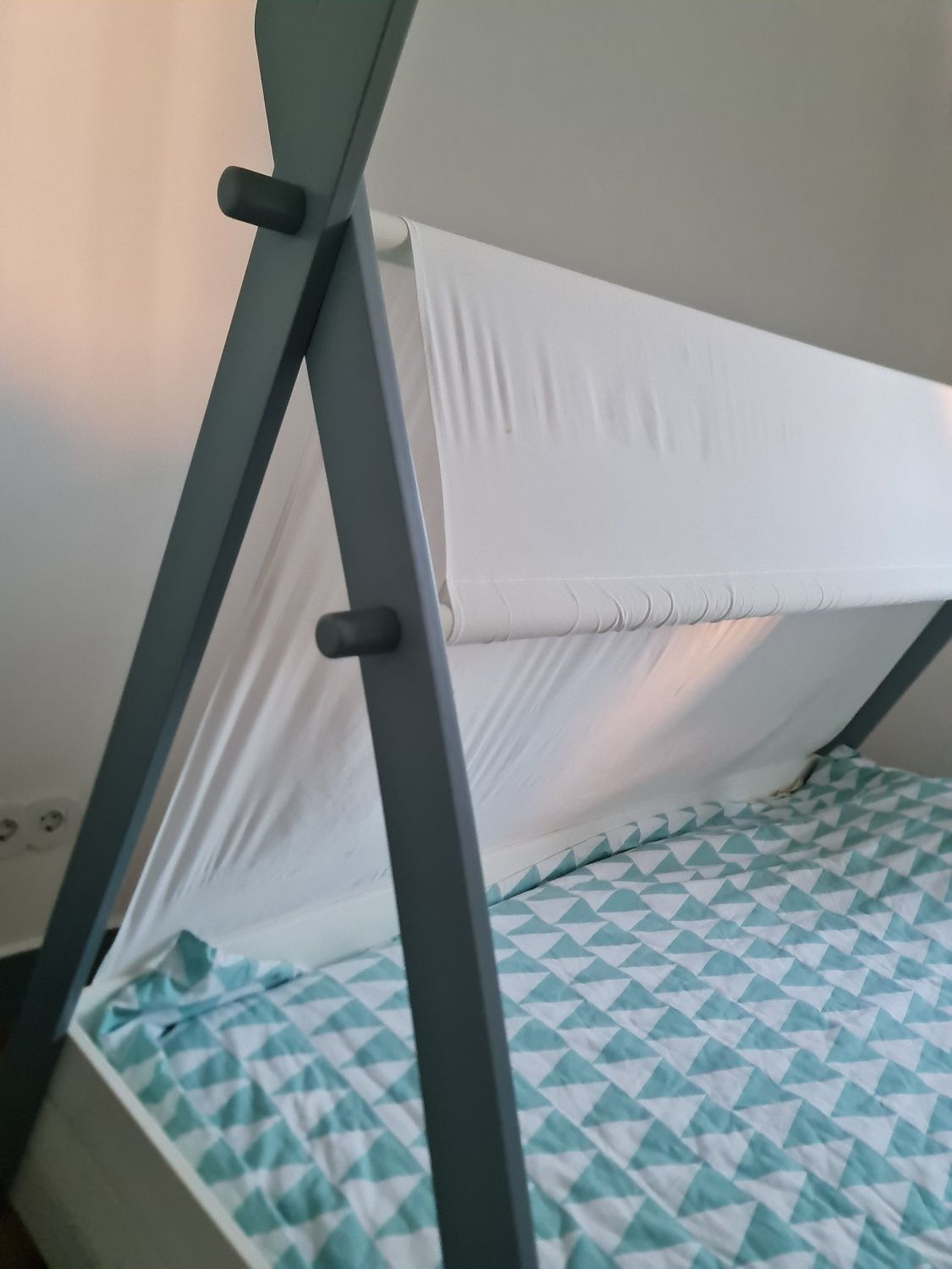 Cama de criança como nova