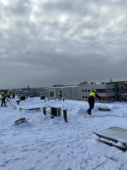 Odśnieżanie dachów, odśnieżanie dachu, zbijanie sopli 24/7 zwyżka