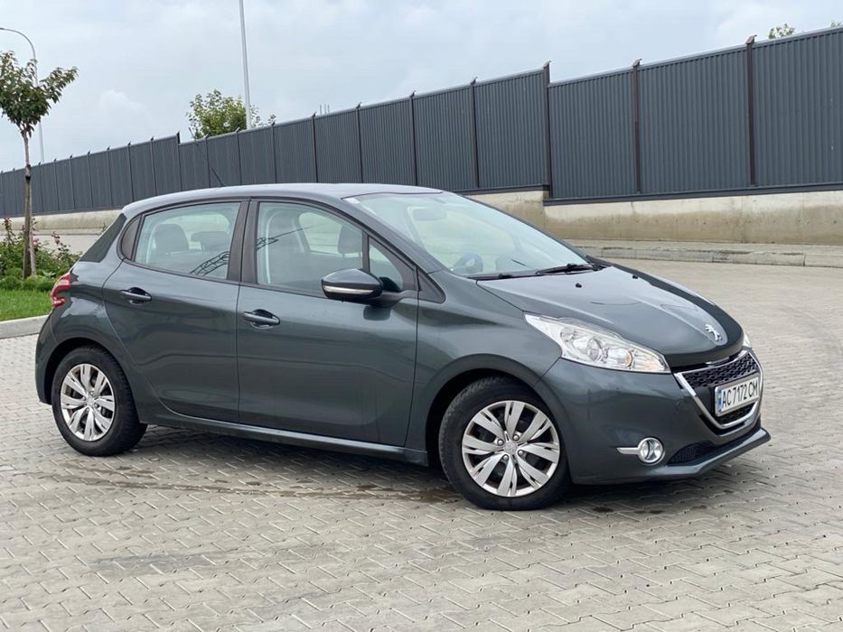 Автомобіль Peugeot 208 2012
