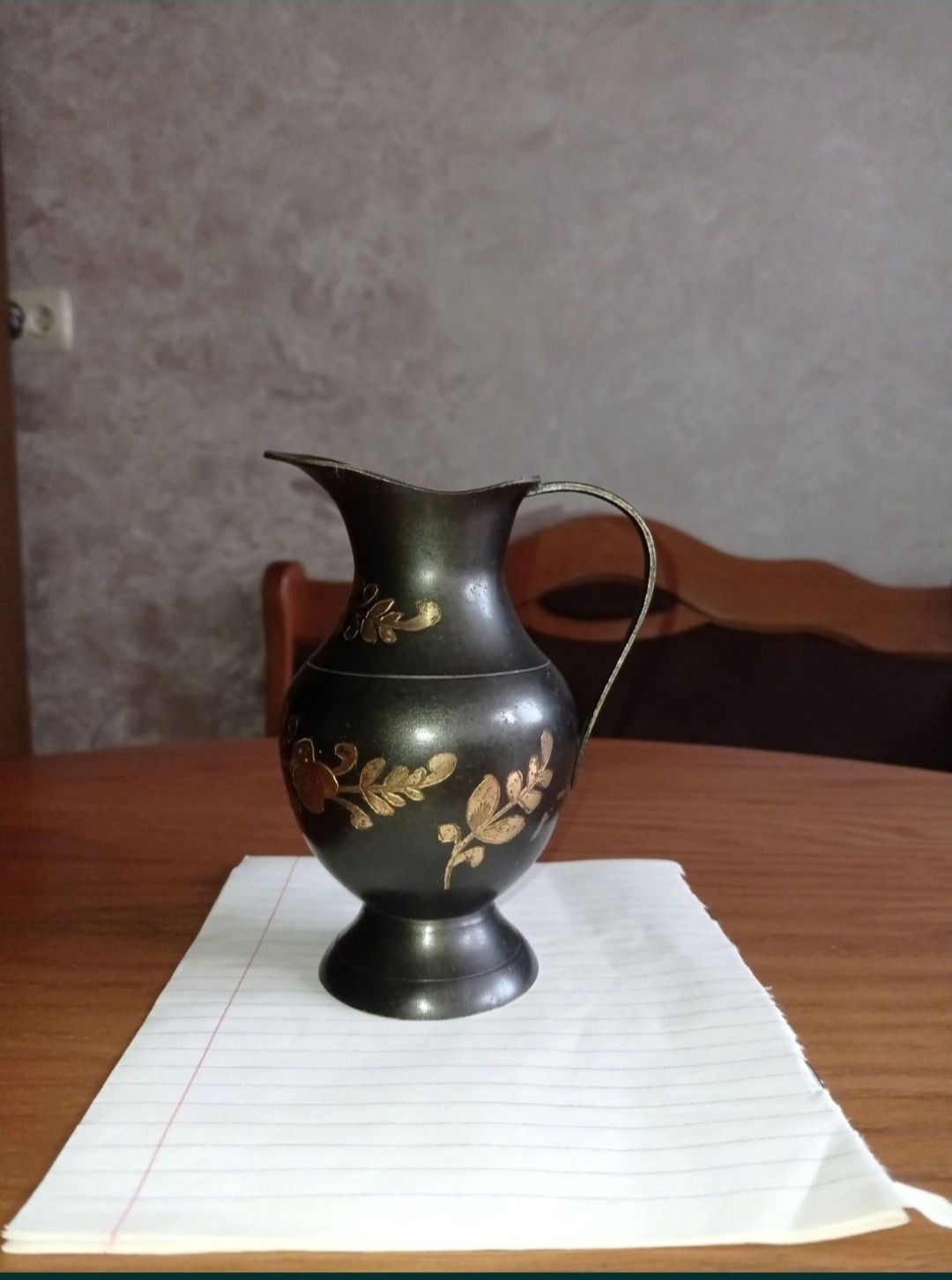 Кувшин з латуні.