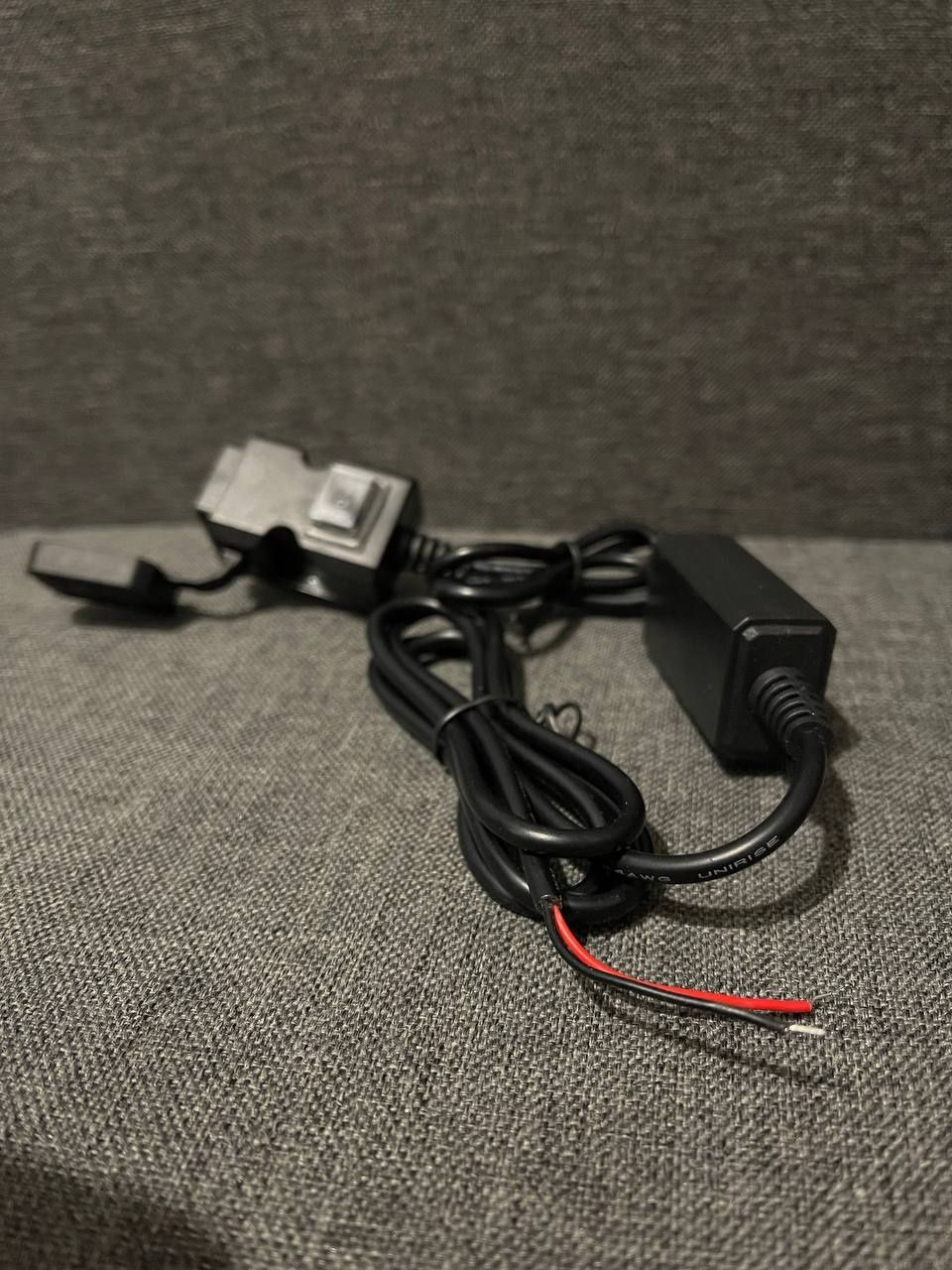 USB зарядний пристрій для авто мото вело техніки