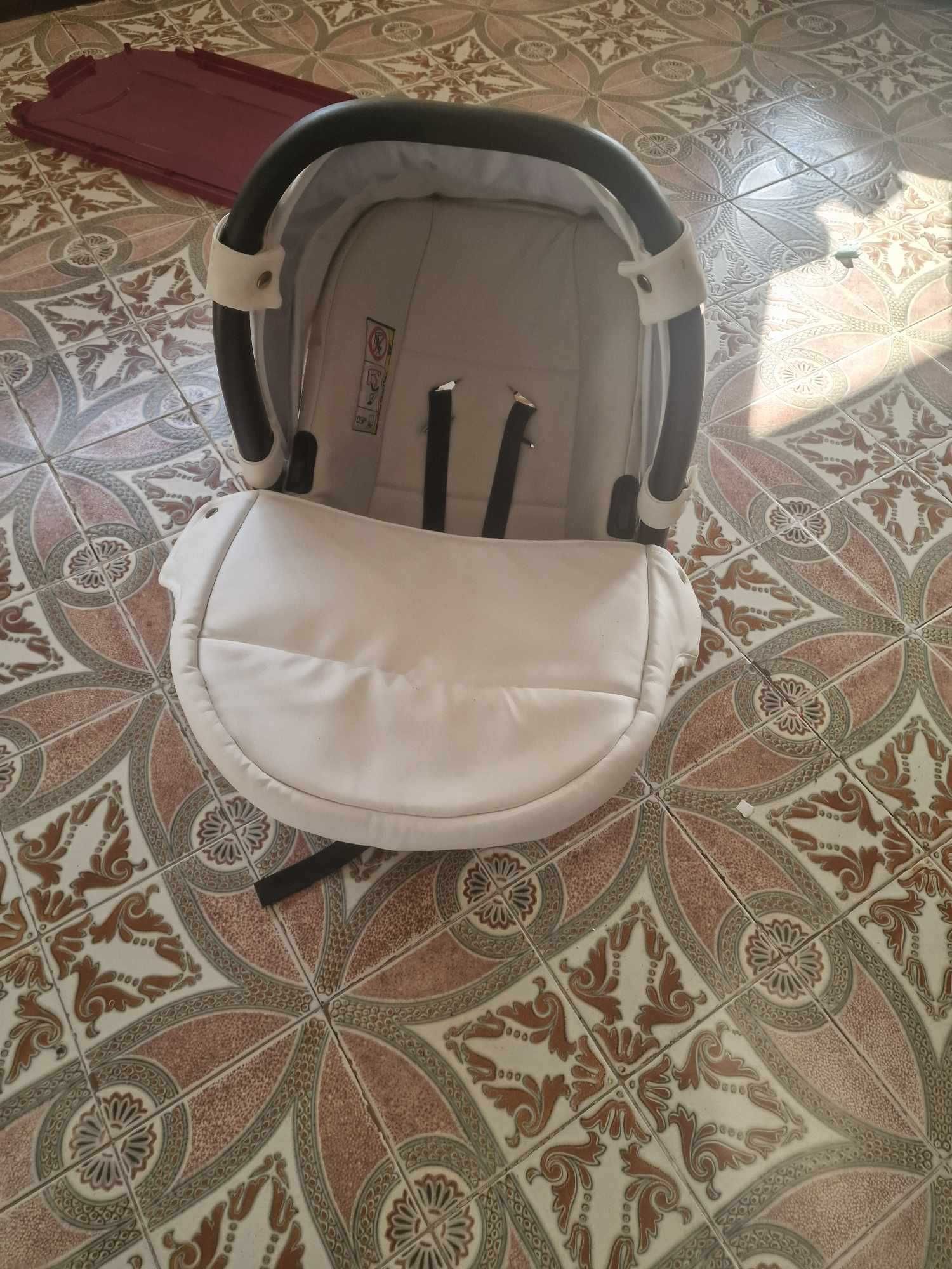 Carrinho de bebé Trio