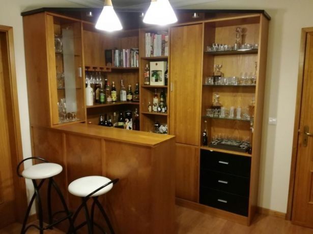Bar de sala em pinho nórdico