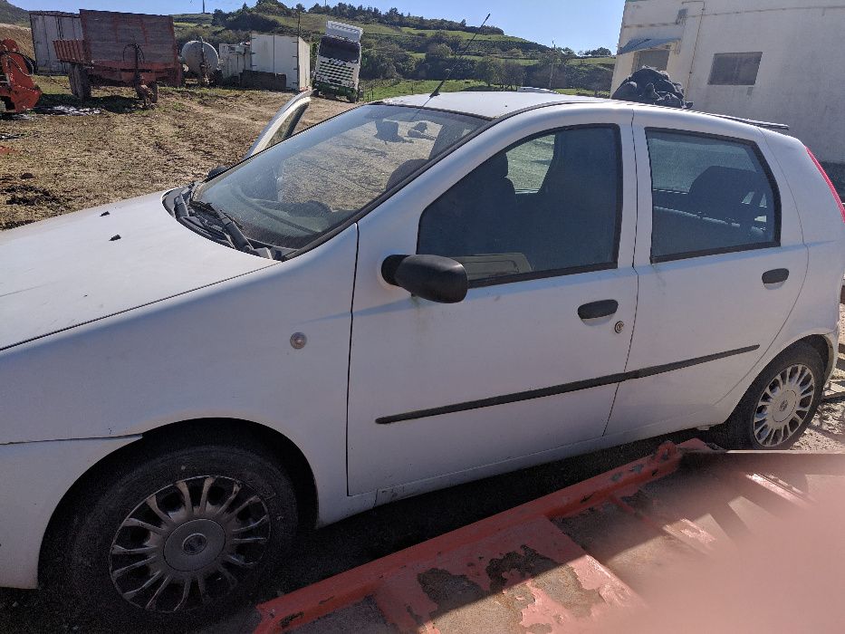 FIAT Punto 2002 para Peças - (Gasolina)