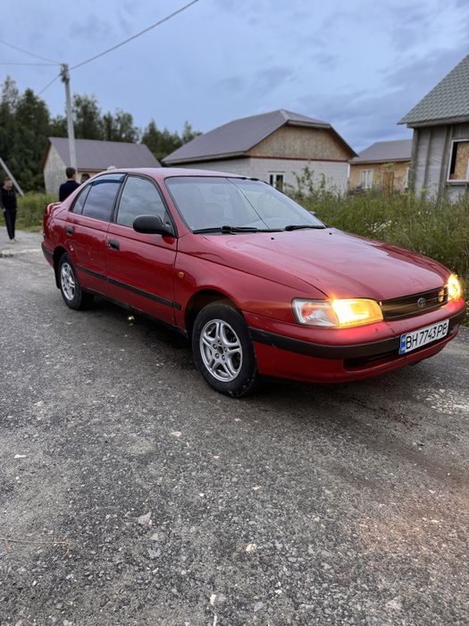 TOYOTA Karina e газ бензин на ходу